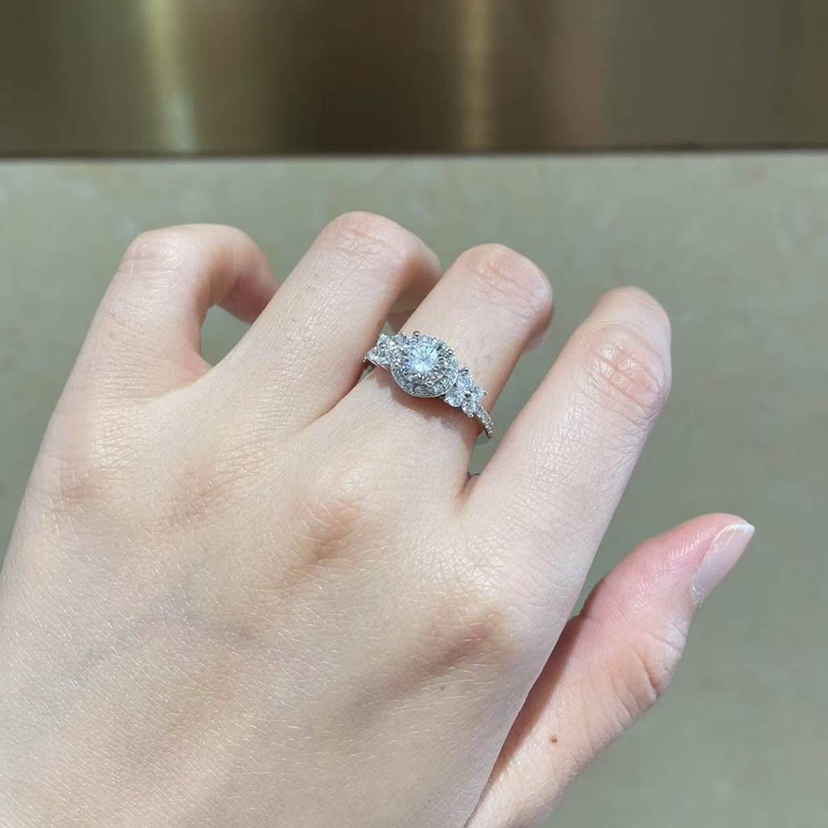 Light Luxury Round Bag Women's Ring S925 Silver Plated Platinum Customized Selection Main Stone Moissanite Diamond 1.0ct/Secondary Stone High Carbon Diamond